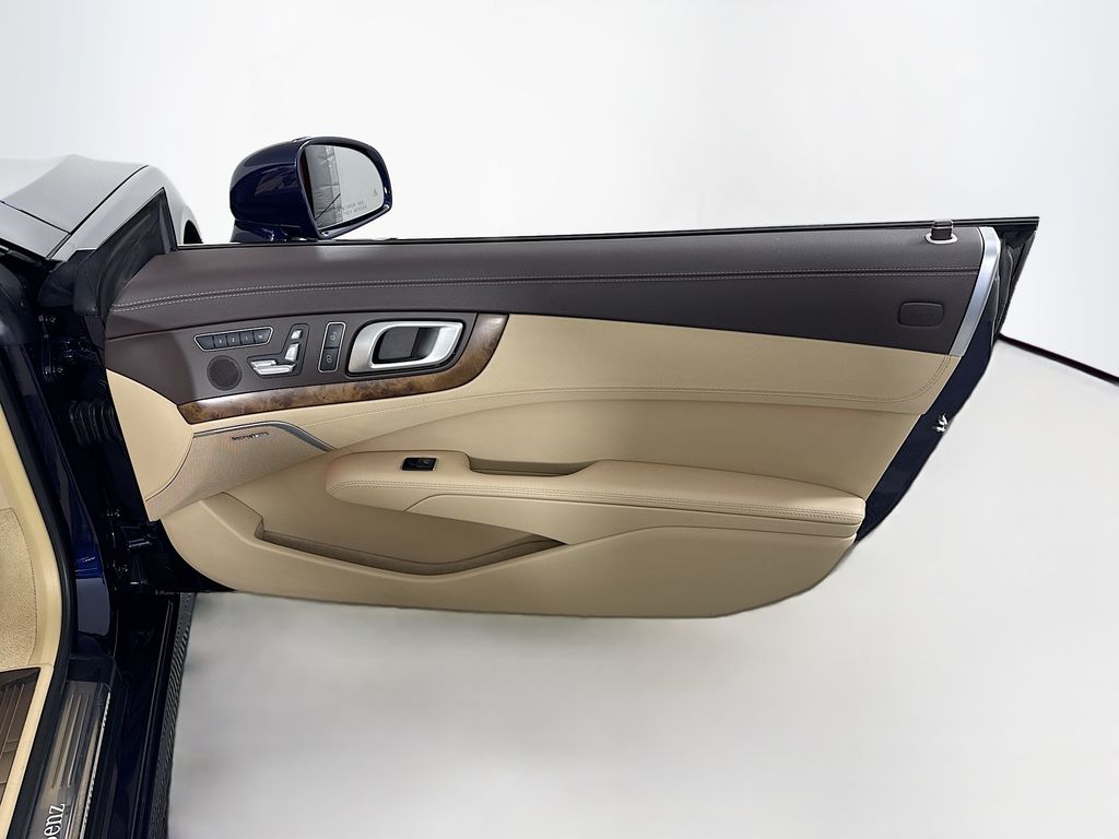 Thumbnail: 2016 Mercedes-Benz SL-Class - 32