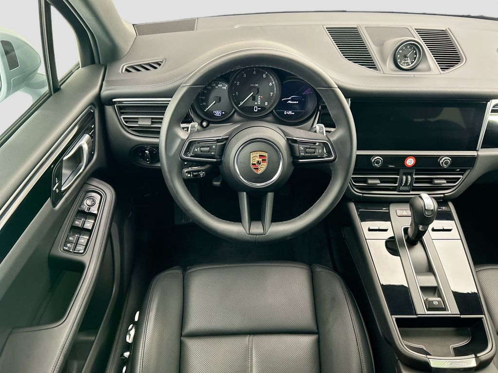 Thumbnail: 2025 Porsche Macan - 12