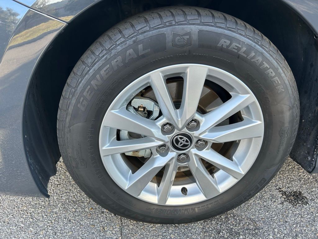 Thumbnail: 2025 Toyota Camry - 9