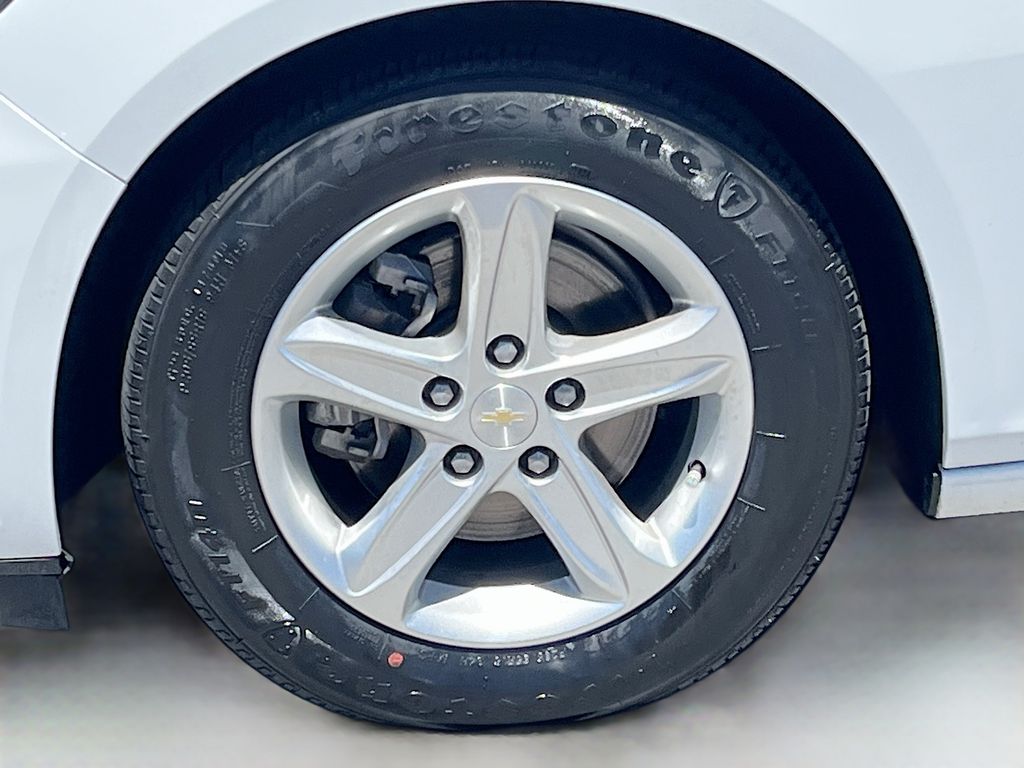 Used 2024 White Chevrolet LS image 28