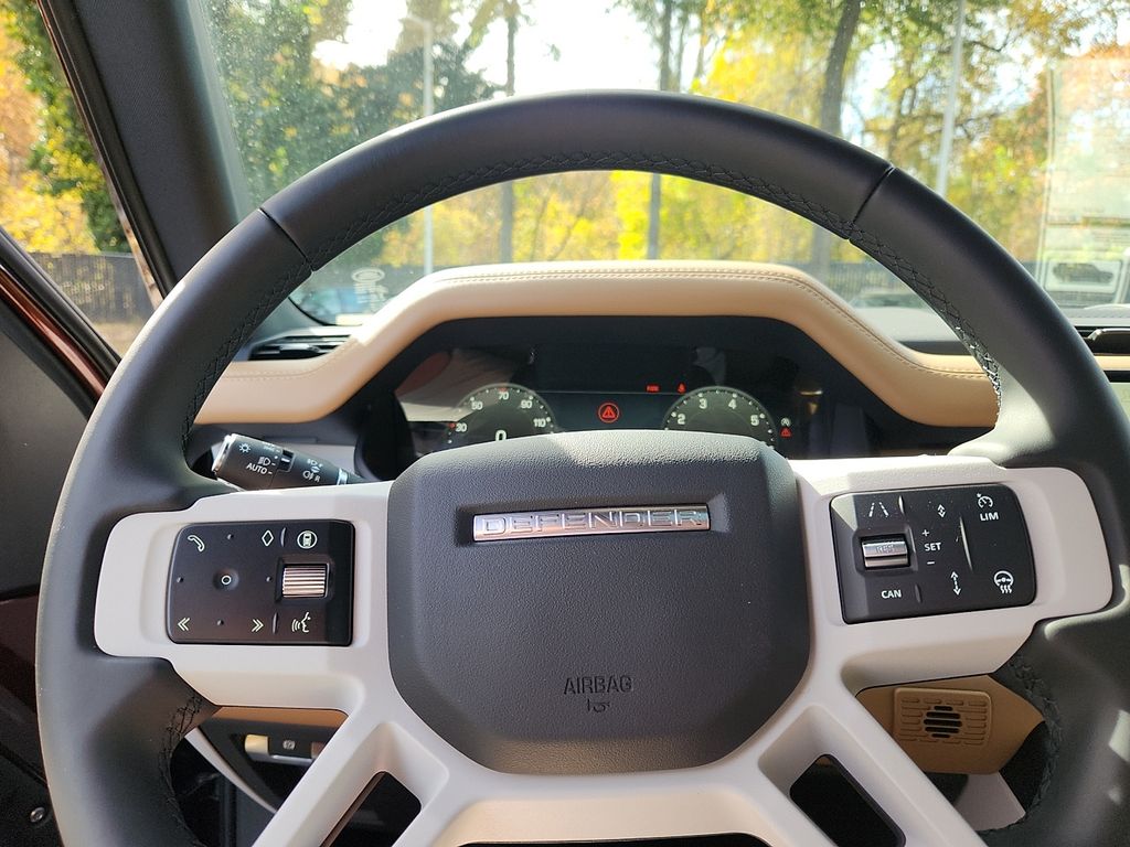 Thumbnail: 2025 Land Rover Defender - 9