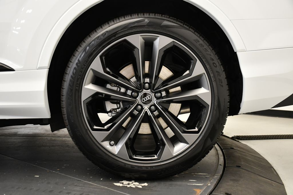 Thumbnail: 2025 Audi Q7 - 14