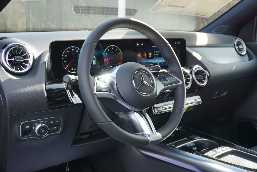 Thumbnail: 2026 Mercedes-Benz GLA - 10