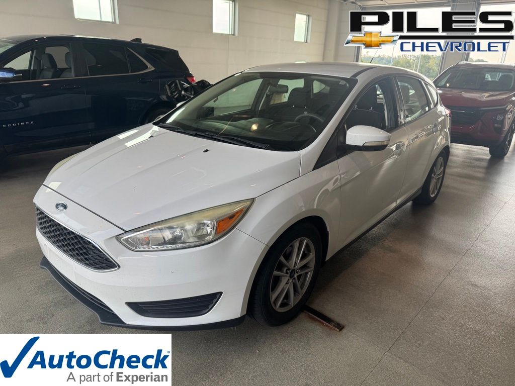 Oxford White 2016 Ford Focus Hatchback Front-Wheel Drive Automatic