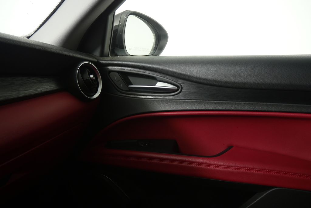 Thumbnail: 2021 Alfa Romeo Stelvio - 22