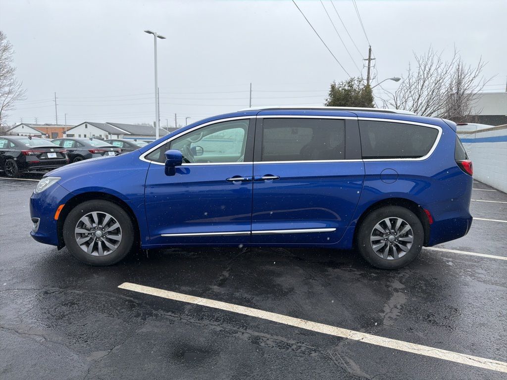 Thumbnail: 2019 Chrysler Pacifica - 2