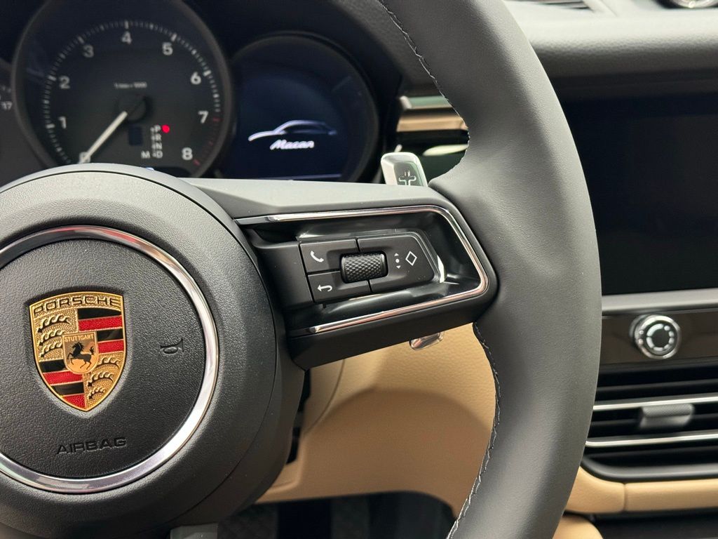 2024 Porsche Macan  14