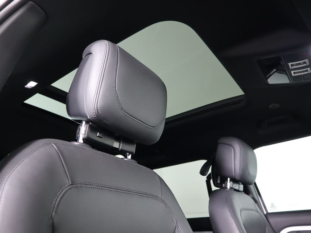 Thumbnail: 2024 Land Rover Defender - 19