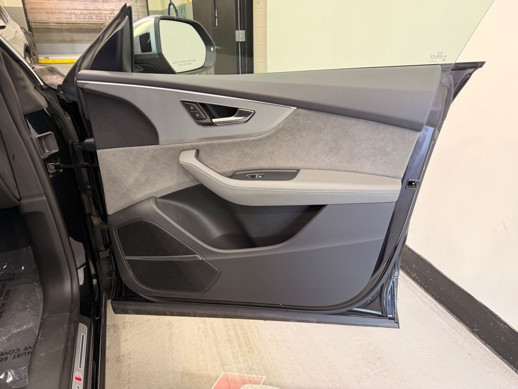 Thumbnail: 2021 Audi SQ8 - 28