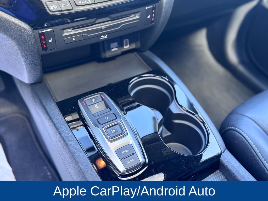 2020 Honda Pilot Touring w/Rear Captain's Chairs