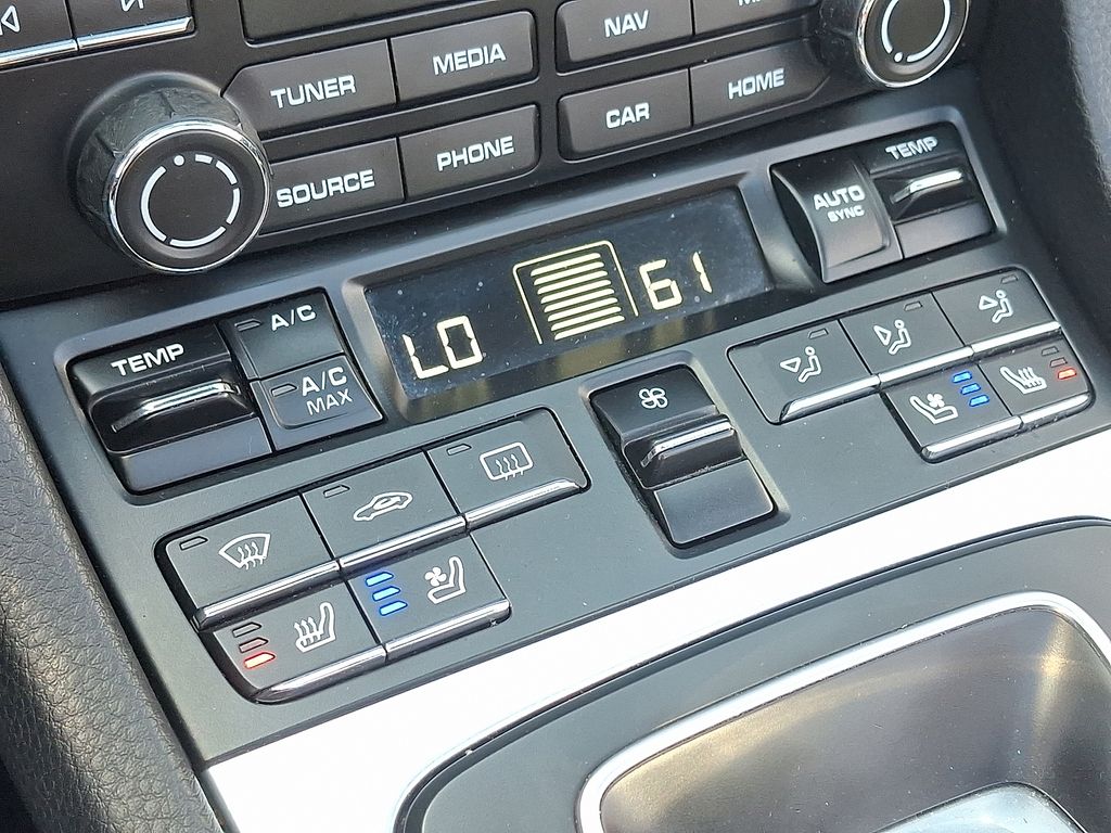 Thumbnail: 2018 Porsche 911 - 15