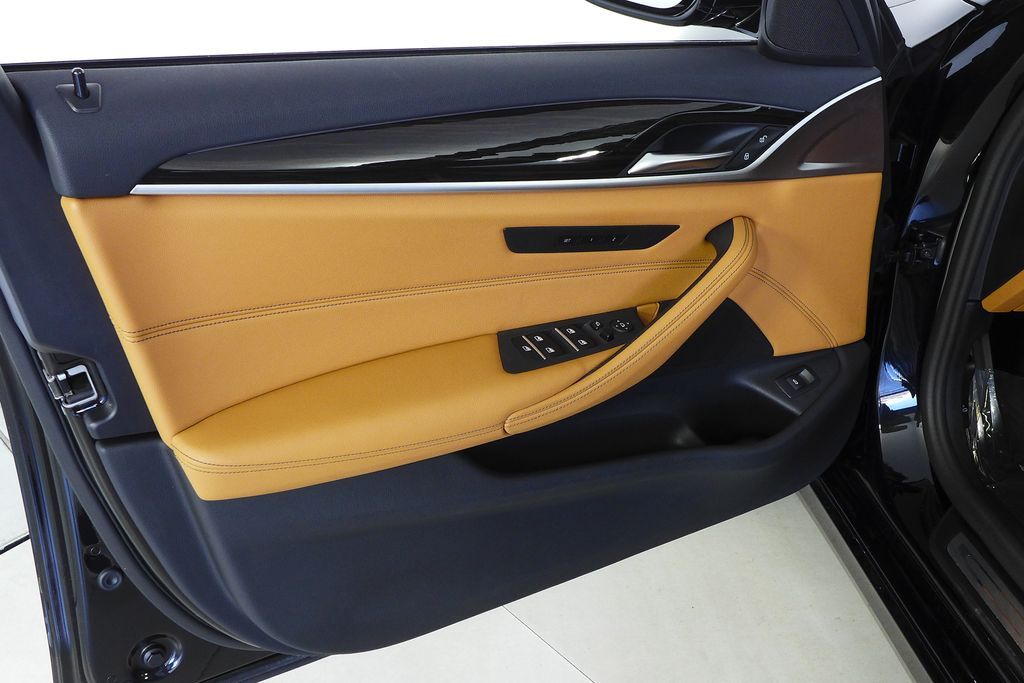 Thumbnail: 2023 BMW 5 Series - 11