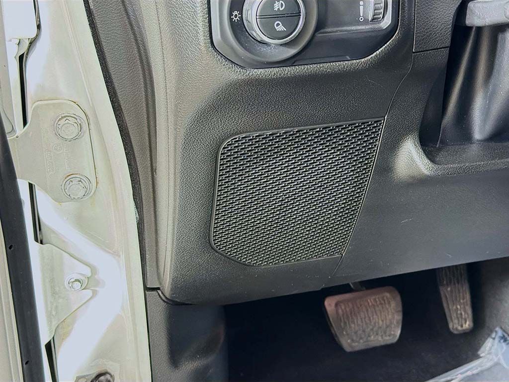 Used 2023 White Jeep Overland image 37