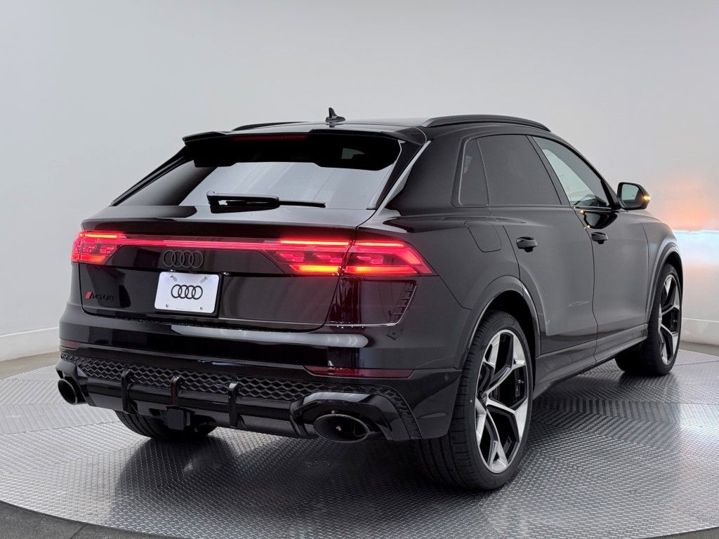Thumbnail: 2026 Audi RS Q8 - 12
