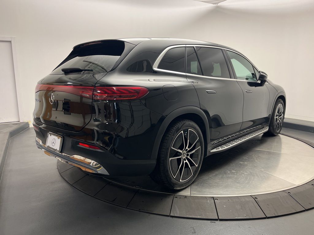 Thumbnail: 2023 Mercedes-Benz EQS - 7