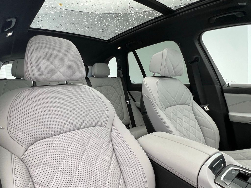 2025 BMW X5 xDrive40i 8