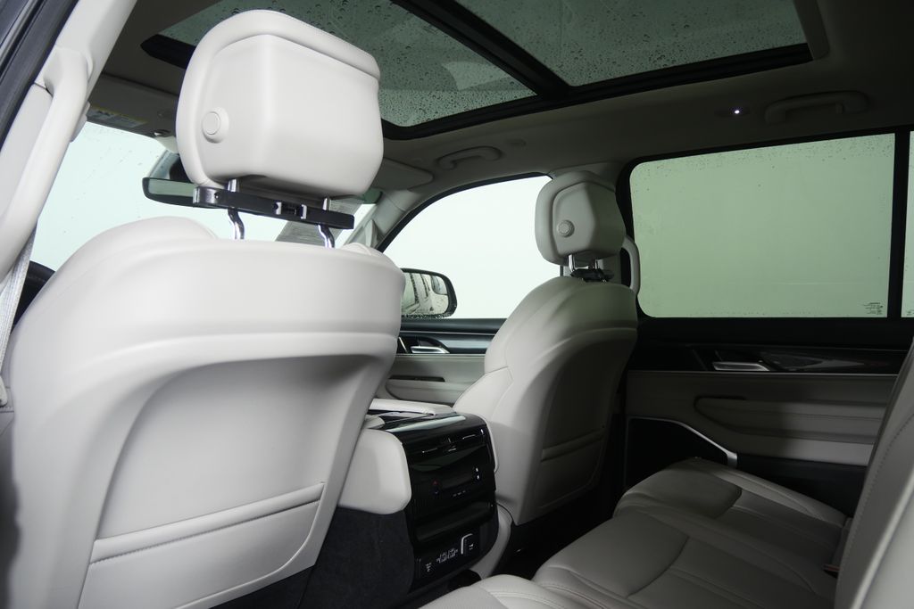 Thumbnail: 2024 Jeep Wagoneer - 19