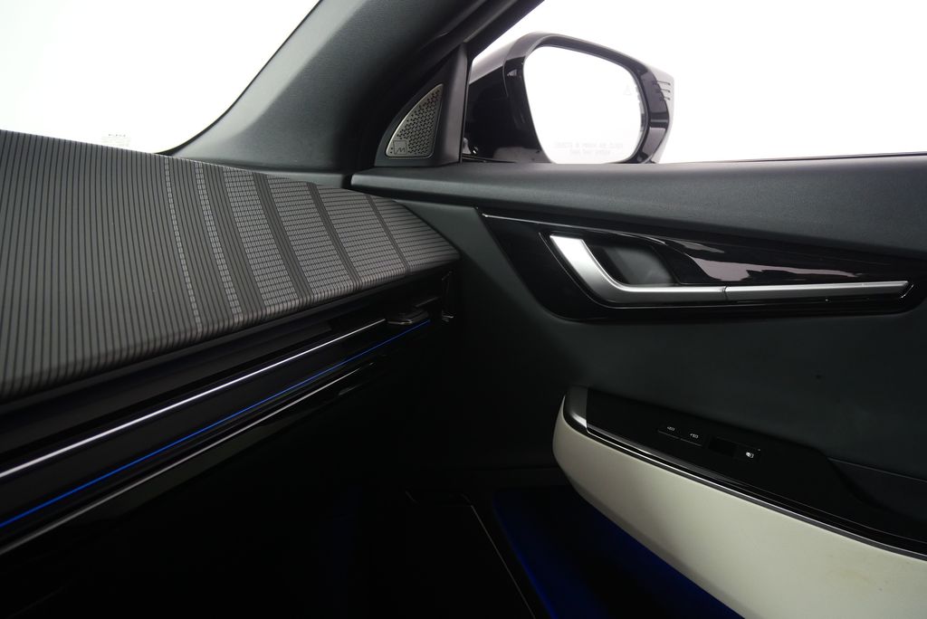 Thumbnail: 2022 Kia EV6 - 31