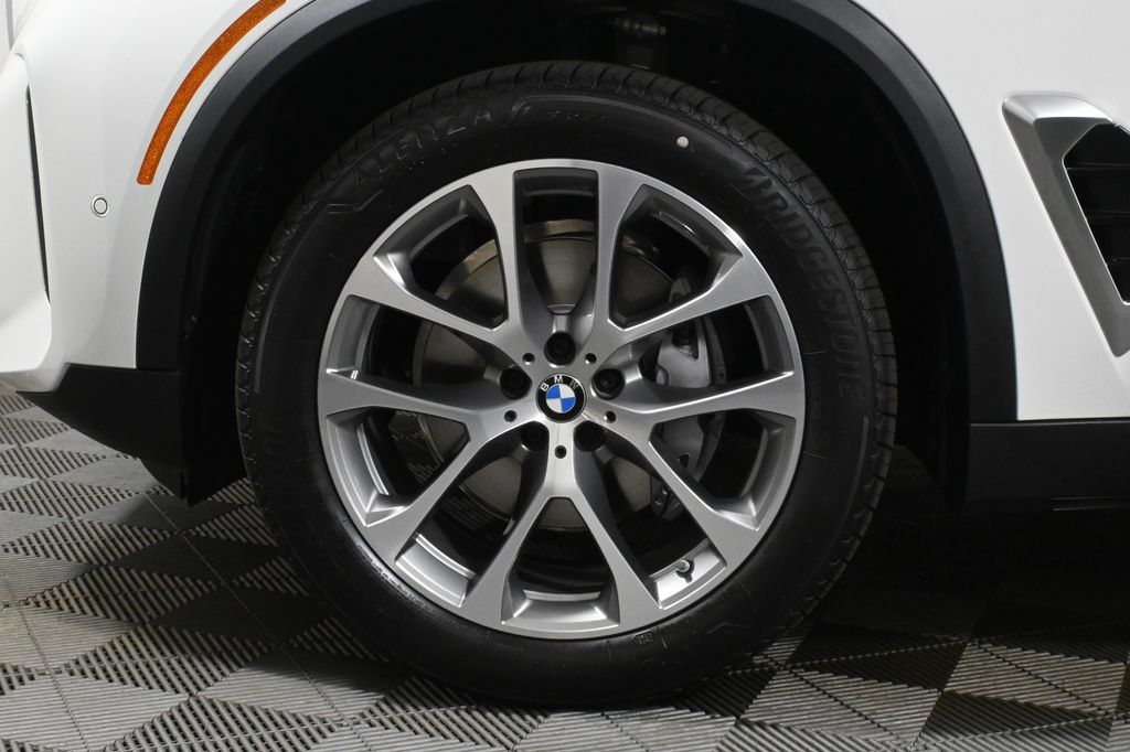 Thumbnail: 2026 BMW X5 - 12