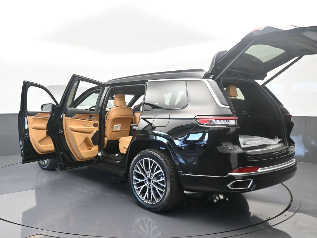 New 2025 Diamond Black Crystal Pearlcoat Jeep Summit image 75