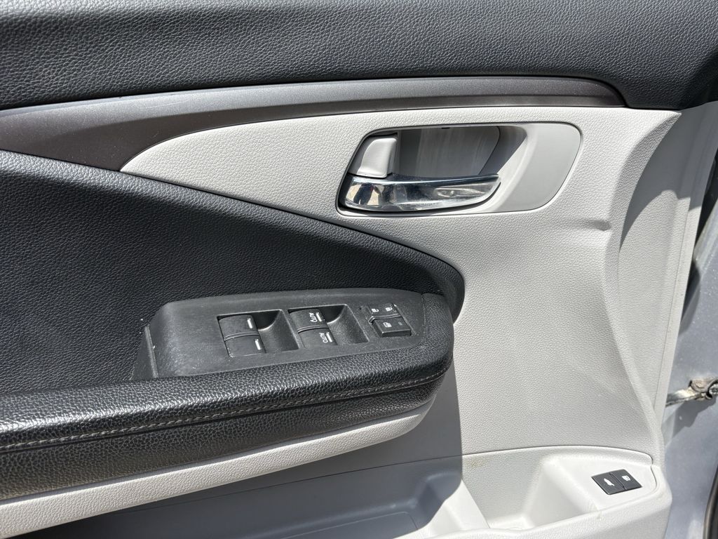 Used 2017 Lunar Silver Metallic Honda EX-L image 3