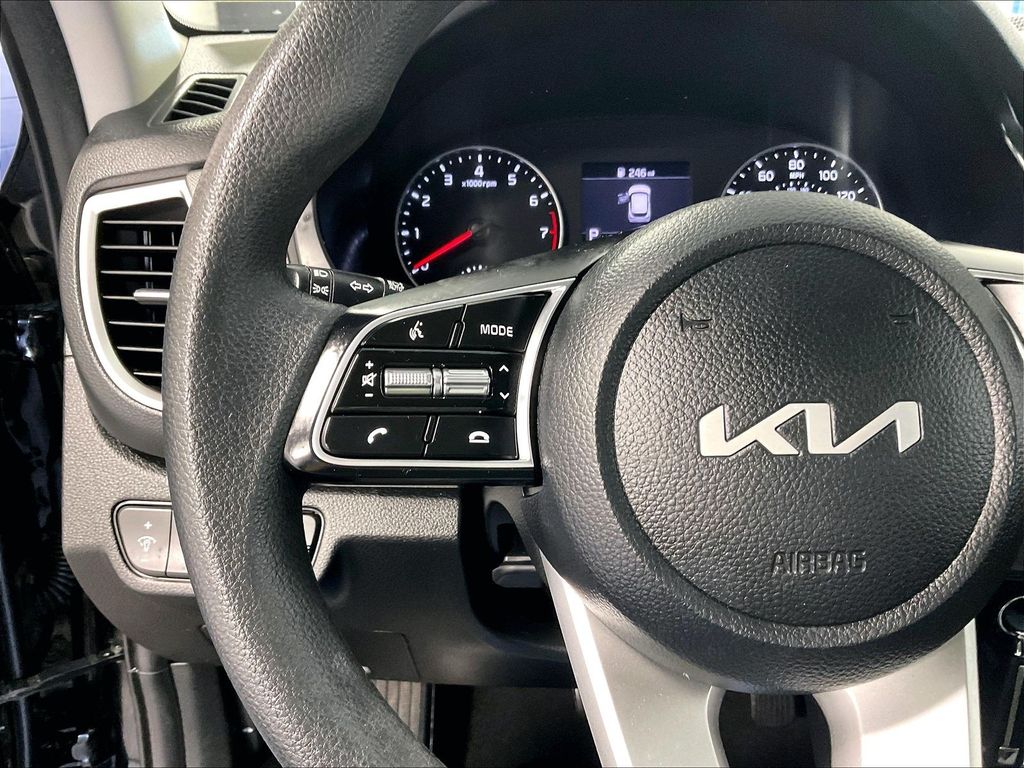 2023 Kia Seltos — photo 22