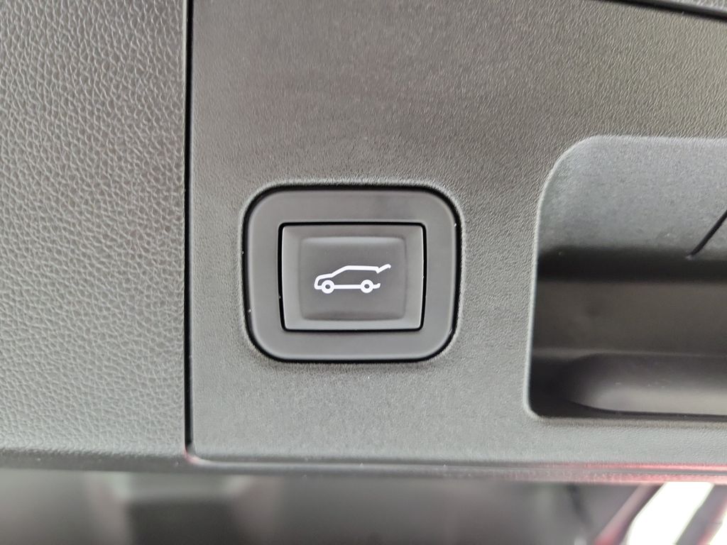 2025 Cadillac XT4 Premium Luxury - 8