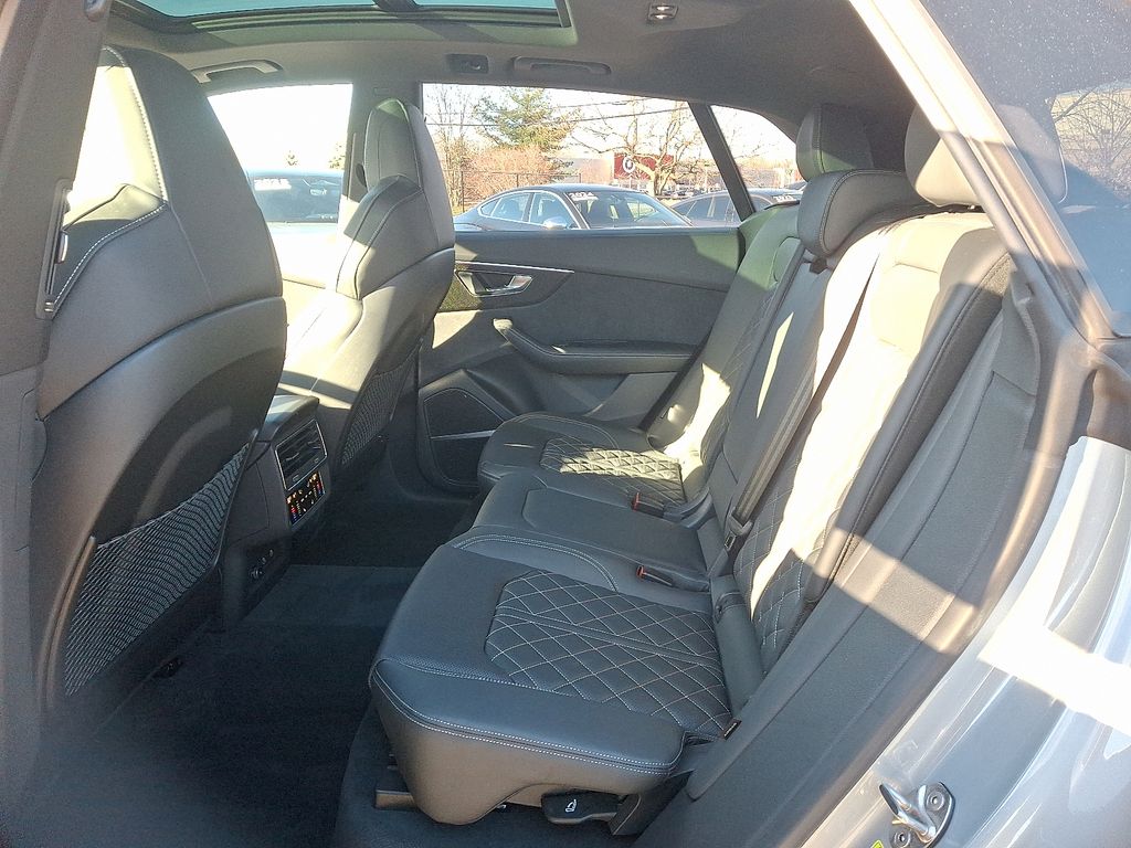 Thumbnail: 2023 Audi SQ8 - 10