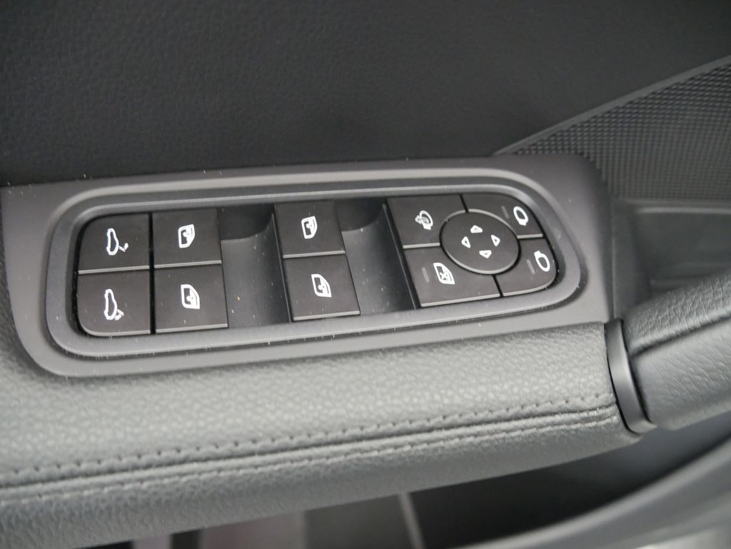 Thumbnail: 2026 Porsche Cayenne - 19