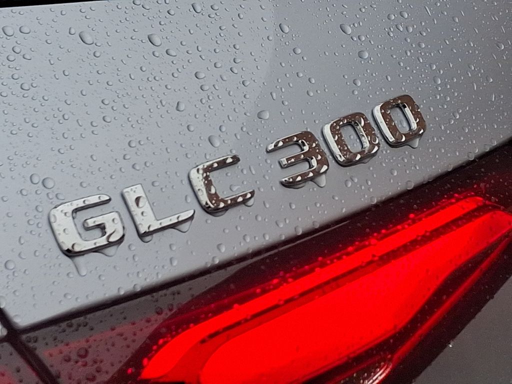 2025 Mercedes-Benz GLC 300 20