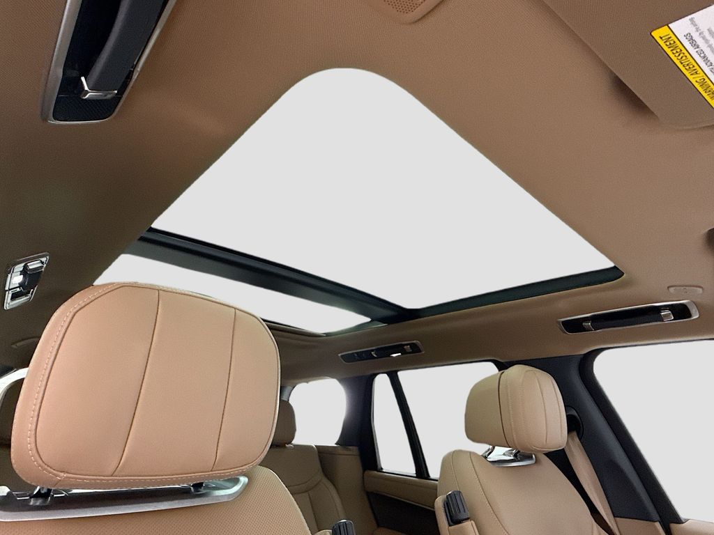 Thumbnail: 2025 Land Rover Range Rover - 17