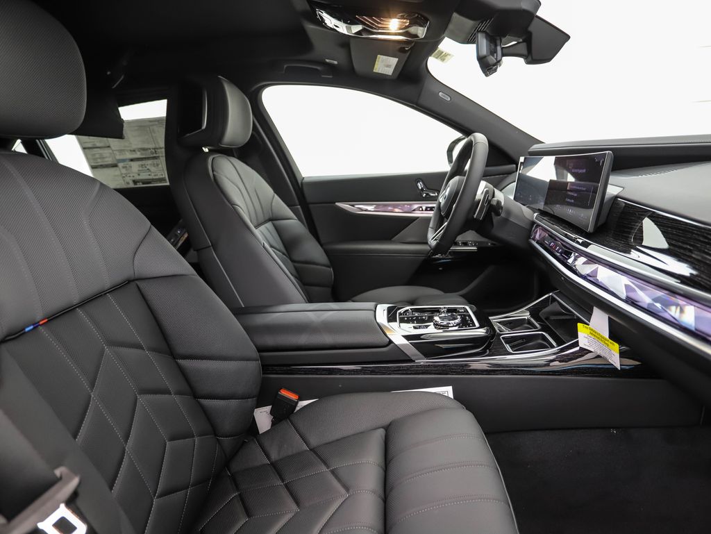 2025 BMW 7 Series 750e xDrive 32