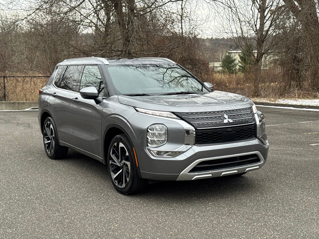 Gray 2022 Mitsubishi Outlander SEL FWD SUV / Crossover Front-Wheel Drive Continuously Variable Transmission