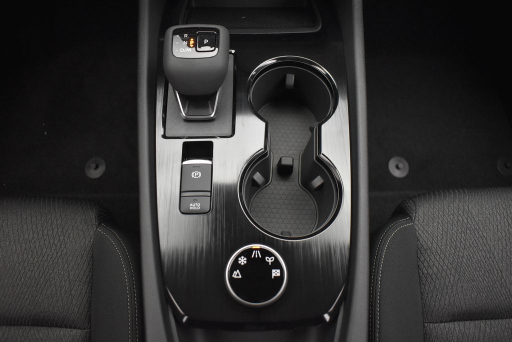 2025 Nissan Rogue SV 27