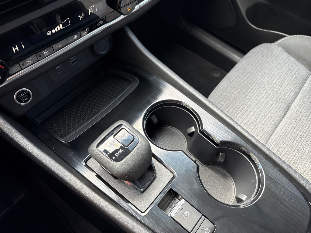 Used 2023 White Nissan SV image 19