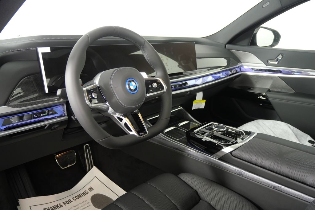 2025 BMW 7 Series 750e xDrive 12