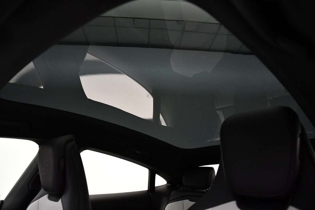 Thumbnail: 2025 Porsche Taycan - 17