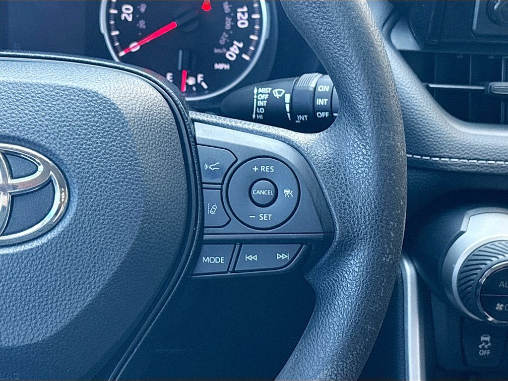 Thumbnail: 2020 Toyota RAV4 - 12