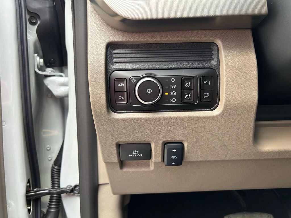 2025 Ford F-450 Super Duty Platinum