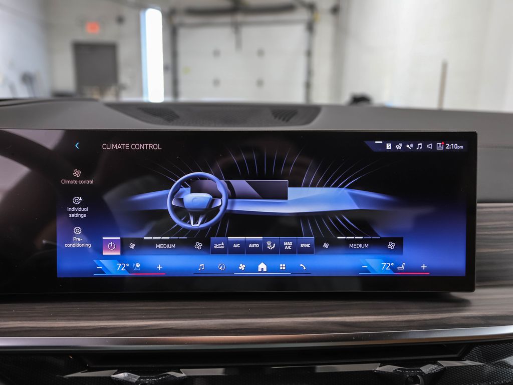 Thumbnail: 2026 BMW X7 - 18