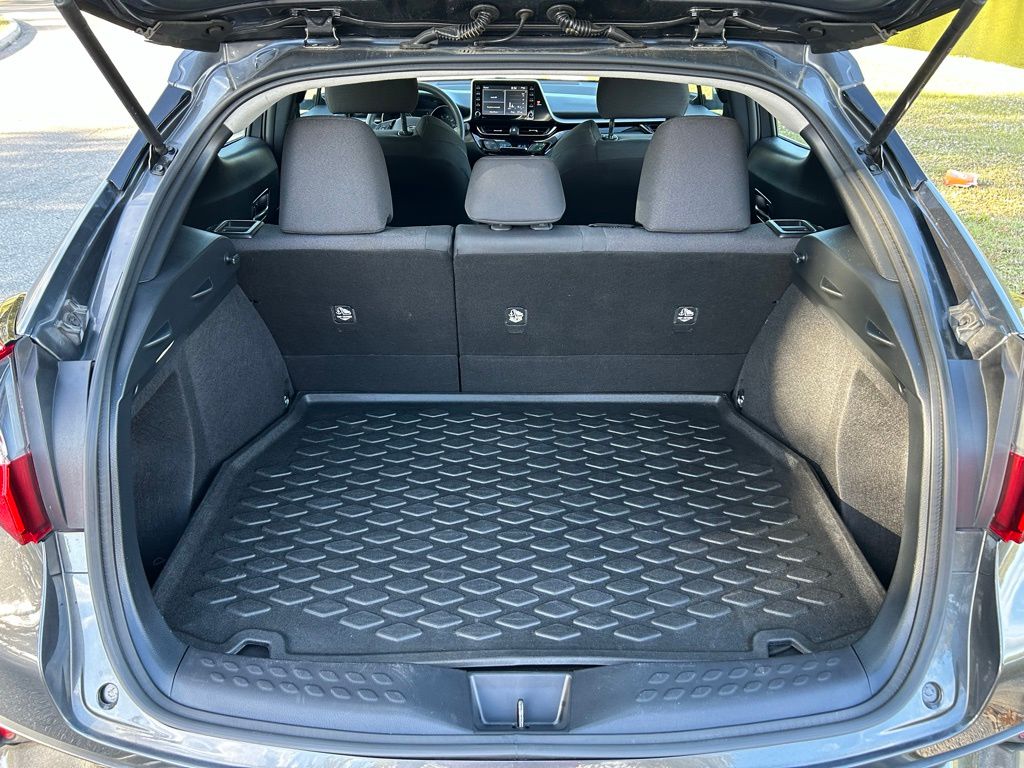 Thumbnail: 2021 Toyota C-HR - 10