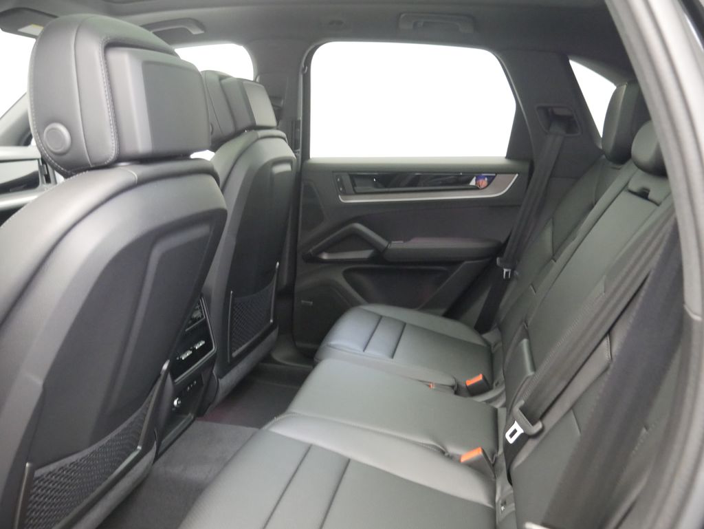 Thumbnail: 2026 Porsche Cayenne - 24