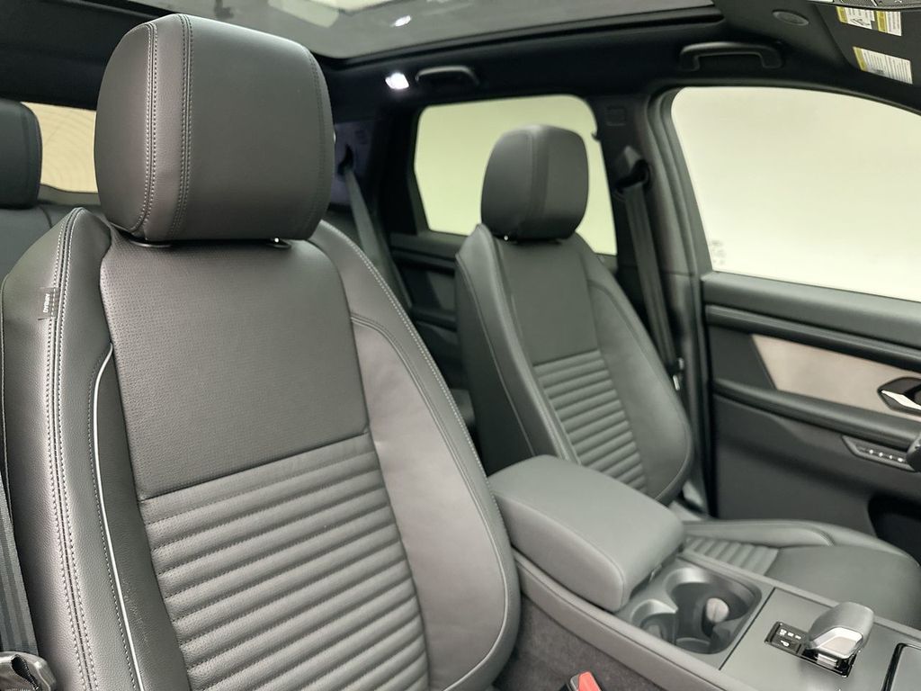 Thumbnail: 2026 Land Rover Discovery Sport - 6