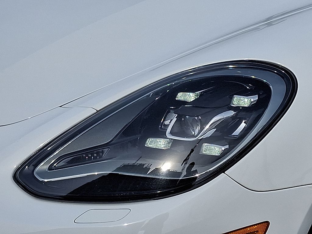 Thumbnail: 2019 Porsche Panamera - 11