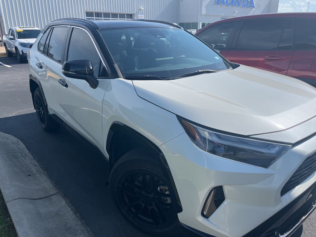 Thumbnail: 2022 Toyota RAV4 - 3
