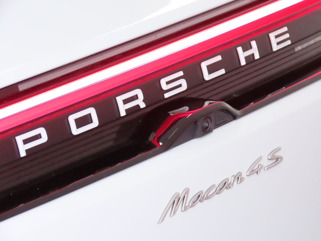 Thumbnail: 2025 Porsche Macan - 12