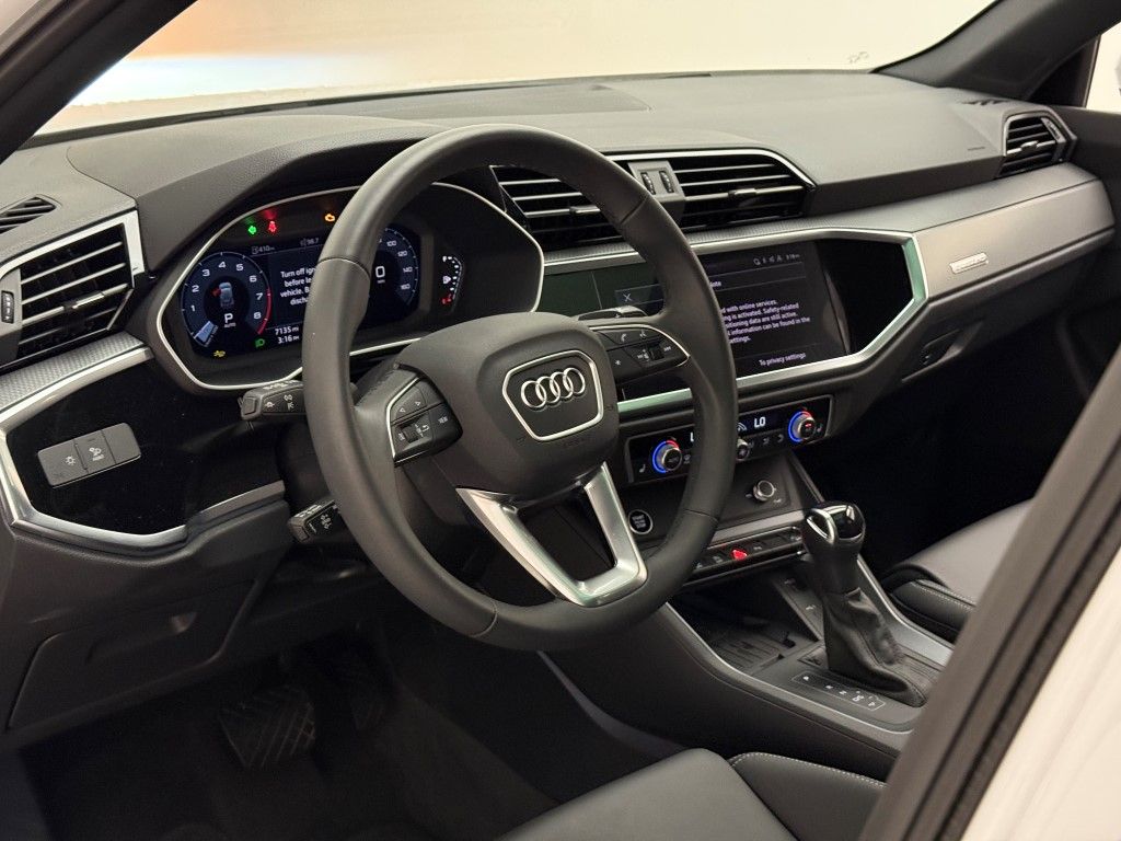 Thumbnail: 2025 Audi Q3 - 24