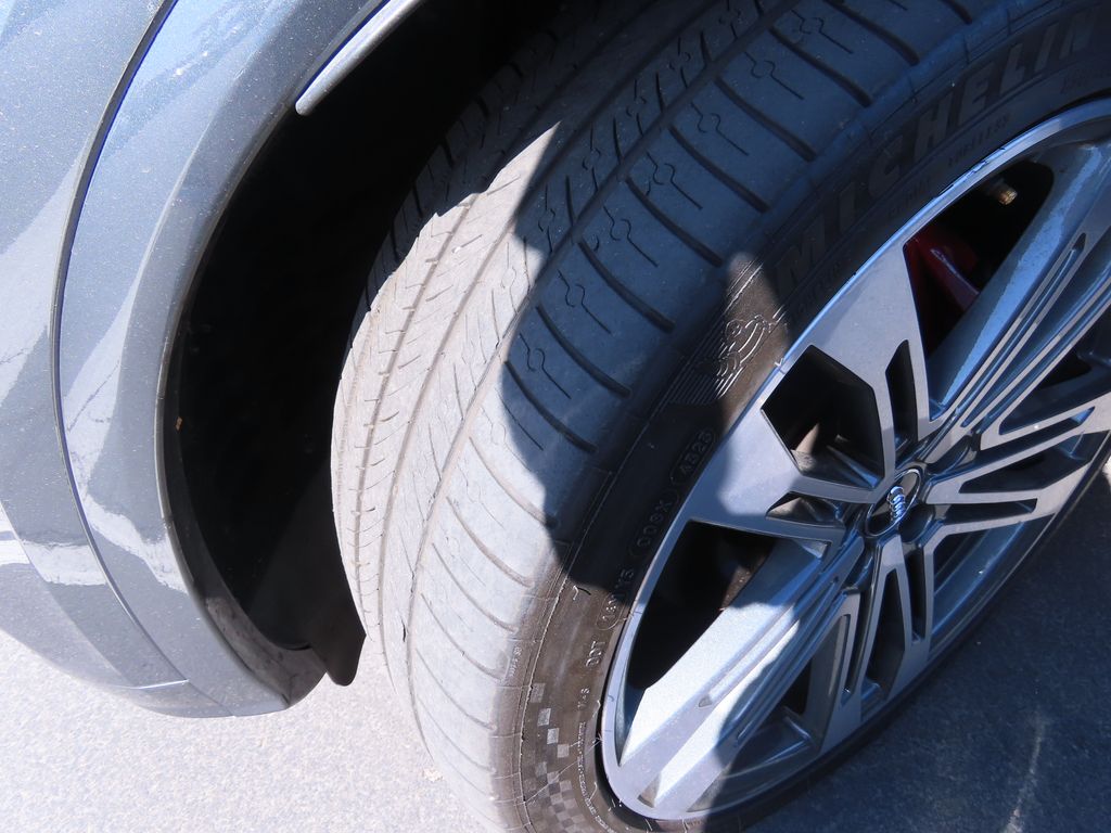 Thumbnail: 2018 Audi SQ5 - 14