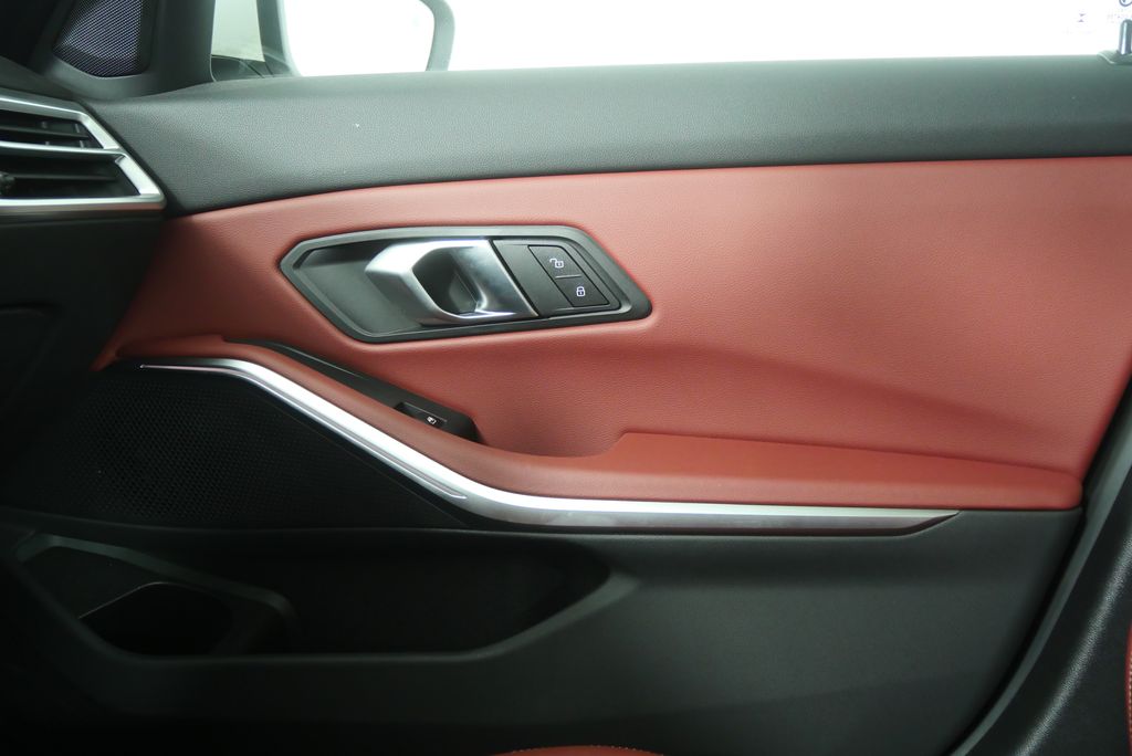 Thumbnail: 2025 BMW 3 Series - 25