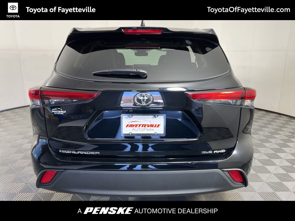 Thumbnail: 2023 Toyota Highlander - 15